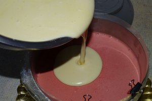 Desert tort cu dulceata de trandafiri