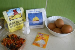 Desert chec foarte aromat, cu fructe confiate