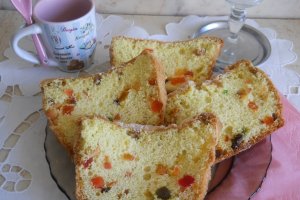 Desert chec foarte aromat, cu fructe confiate