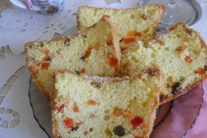 Desert chec foarte aromat, cu fructe confiate