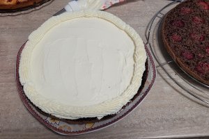 Desert tort cu mascarpone si jeleu de cirese