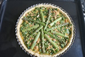 Tarta cu sparanghel si ton