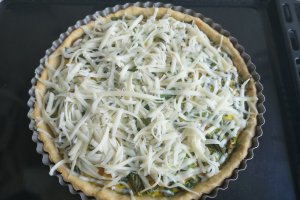 Tarta cu sparanghel si ton