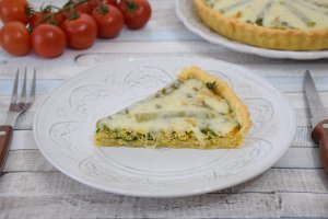 Tarta cu sparanghel si ton