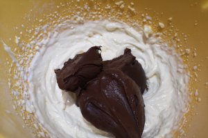 Desert tort cu ciocolata si visine