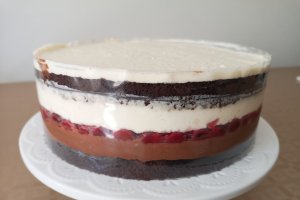 Desert tort cu ciocolata si visine