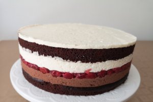 Desert tort cu ciocolata si visine