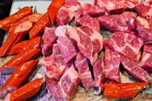 Cotlet de porc cu broccoli si cabanos