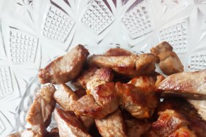 Ceafa de porc cu ceapa si ardei gras