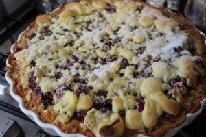 Desert tarta cu visine si nuca