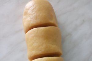 Desert prajitura cu foi si crema din budinca cu visine