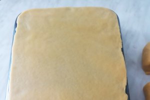 Desert prajitura cu foi si crema din budinca cu visine