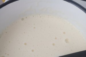 Desert prajitura cu foi si crema din budinca cu visine