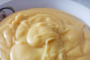 Desert prajitura cu foi si crema din budinca cu visine