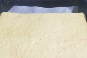 Desert prajitura cu foi si crema din budinca cu visine