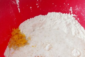Reteta de gogosi pufoase si aromate cu aluat dospit