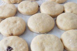 Reteta de gogosi pufoase si aromate cu aluat dospit