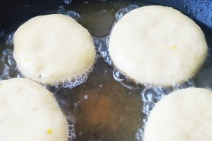 Reteta de gogosi pufoase si aromate cu aluat dospit