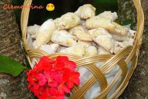 Desert Cornulete cu untura si praf de copt, reteta cu untura si umplutura delicioasa de gem cu nuca
