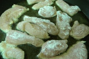 Pui cu sos de lamaie si smantana