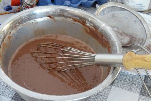 Desert tort cu clatite si fructe