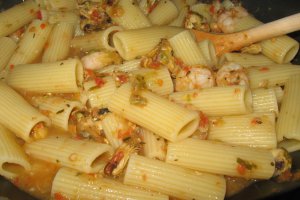 Rigatoni cu creveti si scoici