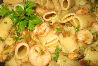 Rigatoni cu creveti si scoici