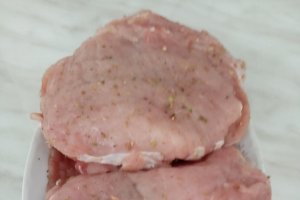 Snitel din cotlet de porc, in stil vienez