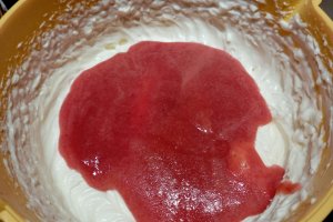 Desert tort cu capsuni si ciocolata
