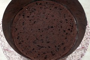 Desert tort cu capsuni si ciocolata
