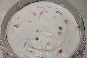 Desert tort cu capsuni si ciocolata