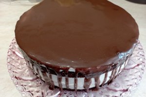 Desert tort cu capsuni si ciocolata