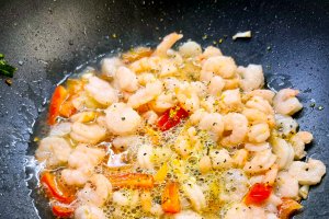Creveti cu edame si orez (un fel de paella)