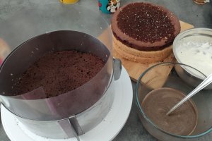 Reteta de tort cu cafea, caramel si straciatella