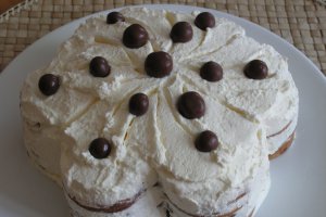 Tort de biscuiti cu branza, cacao si scortisoara