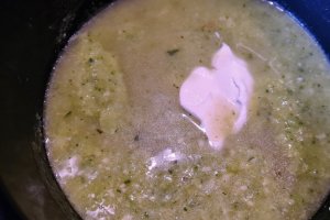 Reteta de supa crema de dovlecel, mazare si parmezan