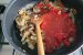 Reteta de piept de curcan cu ciuperci in sos de rosii cu smantana-6
