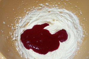 Reteta de tort cu zmeura si ciocolata