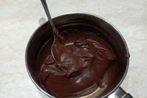 Reteta de tort cu zmeura si ciocolata