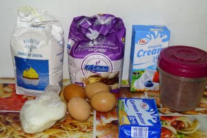 Reteta de prajitura cu fondant si un mot de frisca