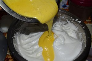 Reteta de prajitura cu fondant si un mot de frisca