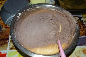 Reteta de prajitura cu fondant si un mot de frisca