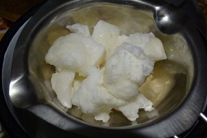 Reteta de prajitura cu fondant si un mot de frisca