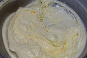 Reteta de prajitura cu fondant si un mot de frisca