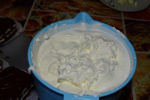 Reteta de prajitura cu fondant si un mot de frisca