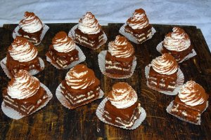 Reteta de prajitura cu fondant si un mot de frisca