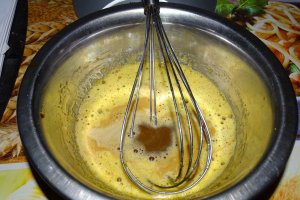 Reteta de prajitura cu blat de bezea si mousse de ciocolata alba si cafea espresso