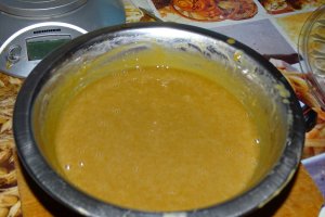 Reteta de prajitura cu blat de bezea si mousse de ciocolata alba si cafea espresso