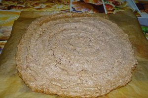 Reteta de prajitura cu blat de bezea si mousse de ciocolata alba si cafea espresso