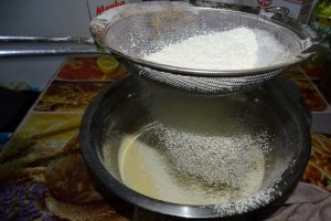 Reteta de tort cu crema de lamaie si foi coapte